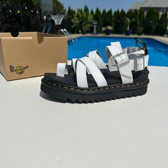 Dr. Martens Shoes - NWT Dr. Martens Size 9 White Avry Hydro Sandals